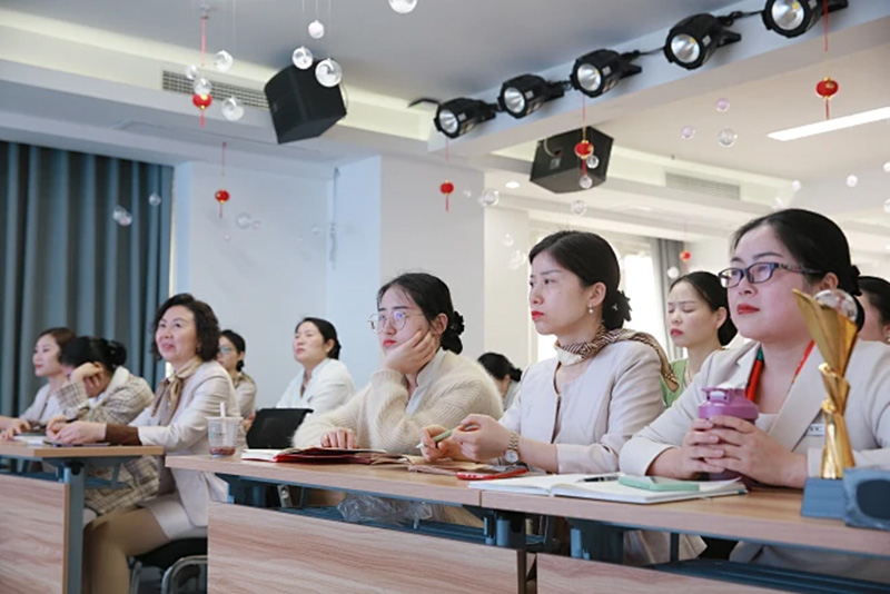 鲵后招商加盟大会现场